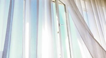 Addio vecchie tende da interni: ormai ci sono queste che fanno tutto da sole (collegate ad Alexa)