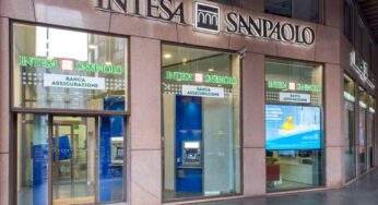 Panico clienti Intesa Sanpaolo, prelievi fantasma da 1.000€: cosa è successo