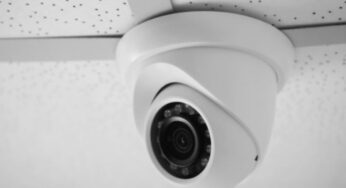 Ho scoperto una telecamera nella mia camera d’albergo, era puntata sul letto: ti spiego come trovarle per salvare la tua intimità